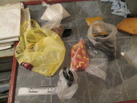 Правоохоронці Ужгородського міськвідділу поліції розпочали слідство за фактом незаконного обігу наркотичних засобів. Речовини вилучили та направили на експертизу.