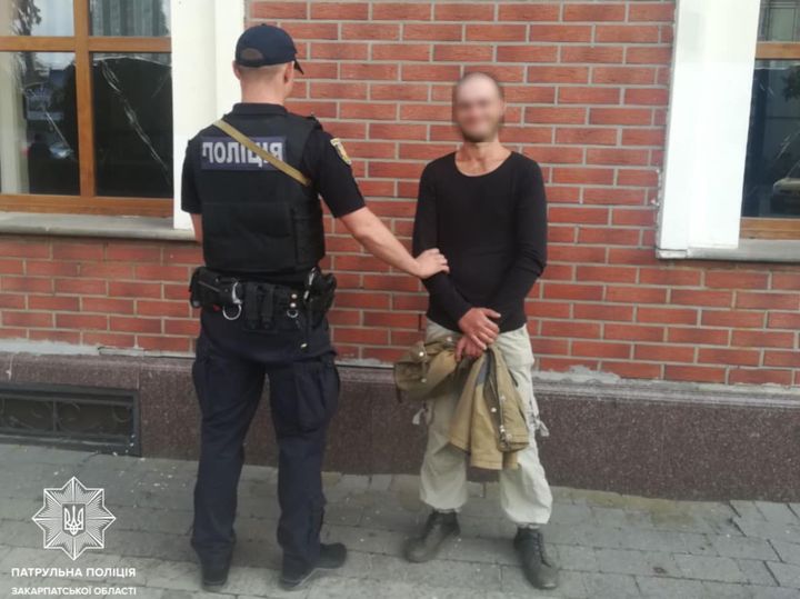 Вчора, 6 вересня, в Ужгороді затримали чоловіка, який перебував у розшуку через крадіжку.