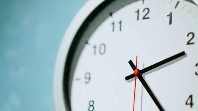 Європарламент підтримав скасування обов'язкового переведення годинників на літній та зимовий час.