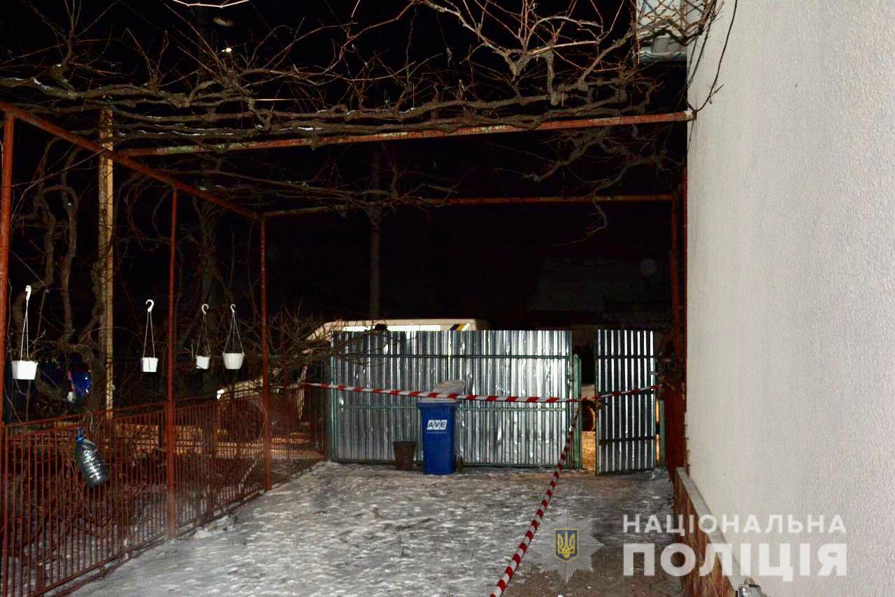 В Закарпатье задержали двух грабителей, в результате нападения которых погибла одинокая бабушка.