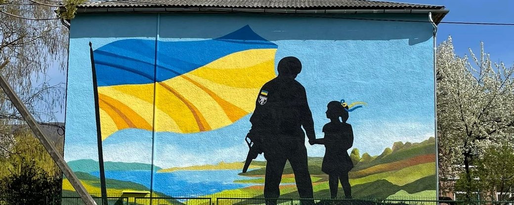 На Закарпатье, в городе Виноградове, на фасаде одной из школ была создана фреска, посвященная 128-й отдельной горно-штурмовой бригаде.