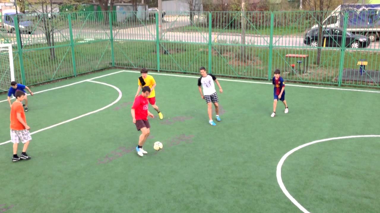 В Ужгороде будут развивать дворовый футбол для цыганских подростков