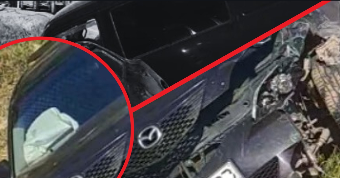 Карколомна ДТП на Закарпатті: Mazda і мікроавтобус від удару опинилися в кюветі (ФОТОФАКТ)