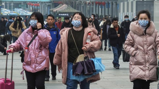 Новим небезпечним вірусом з Китаю, що вражає дихальні шляхи і здатним передаватися від людини до людини, заразилися вже сотні людей. Епіцентр нового вірусу - місто Ухань в провінції Хубей.