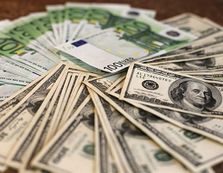 Курс валют на 18 квітня: гривня ослабла