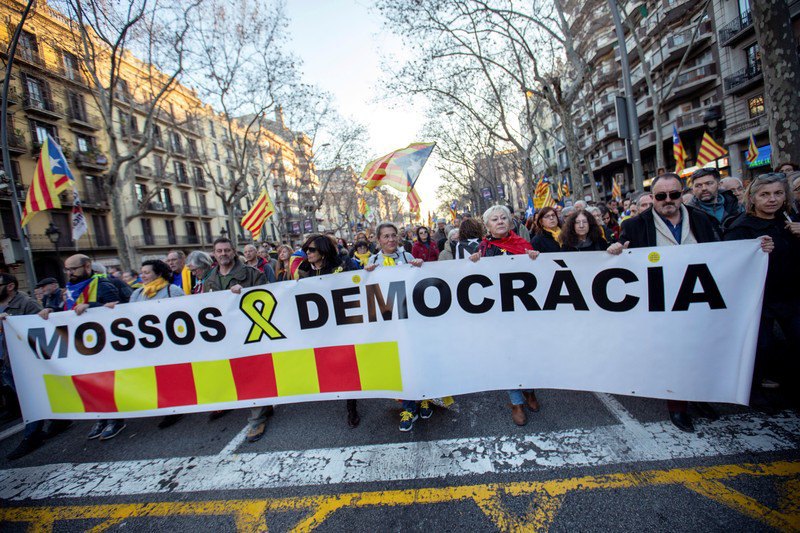 У Барселоні в суботу, 16 лютого, пройшла багатотисячна акція прихильників незалежності Каталонії. 