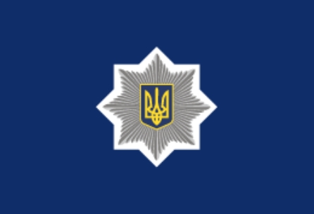 Сьогодні, 17 серпня, під час патрулювання прилеглої території поблизу зупинки в селі Концово дільничні офіцери поліції зупинили підозрілого чоловіка. 