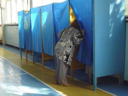 Украинская милиция готовится к выборам. Однако силами одной милиции обеспечить спокойное голосование не удастся. 
