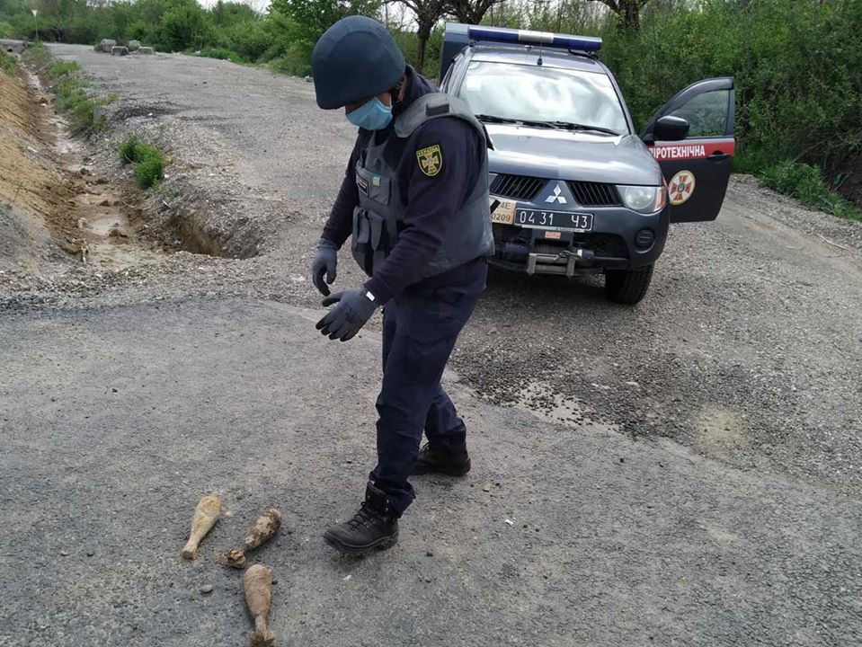 Три минометные мины уничтожили пиротехники ГСЧС Закарпатья.