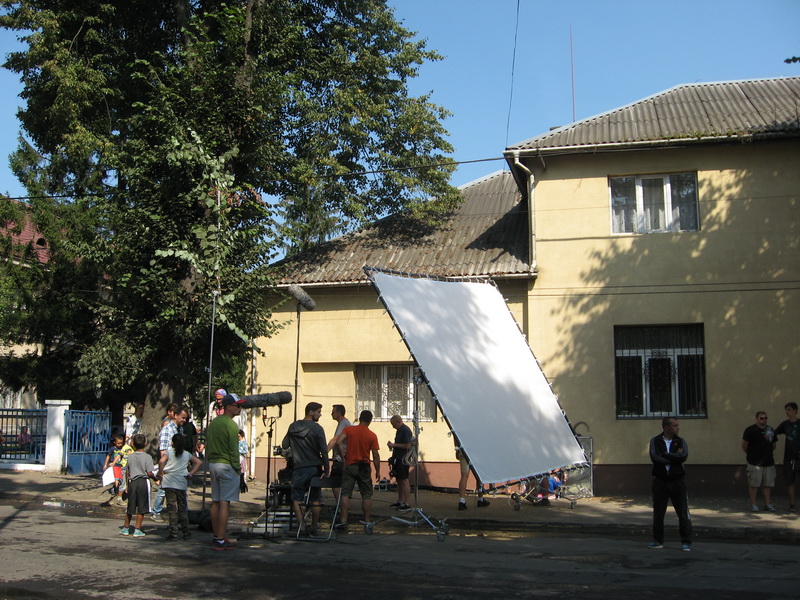 На прошлой неделе в Перечине проводили съемки будущего фильма «Граница». Это совместный словацко-украинский проект. Вчера, 3 сентября, кино снимали возле школы.