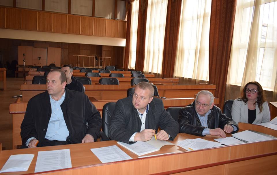 Майже два десятки питань розглянули днями на засіданні комісії з безпеки дорожнього руху та координації роботи автотранспорту Ужгородської міської ради.

