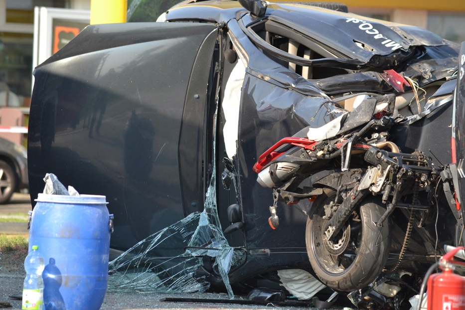 Мотоциклист с пассажиром погибли на месте.