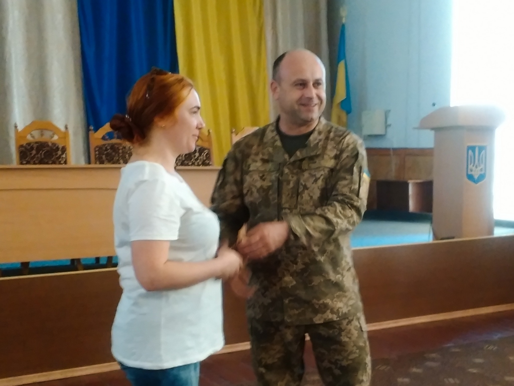 У Закарпатському обласному військовому комісаріаті вчергове відзначили волонтерів, які протягом кількох років активно підтримували українське військо.