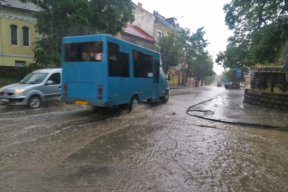 В Ужгороді випала гроза з градом