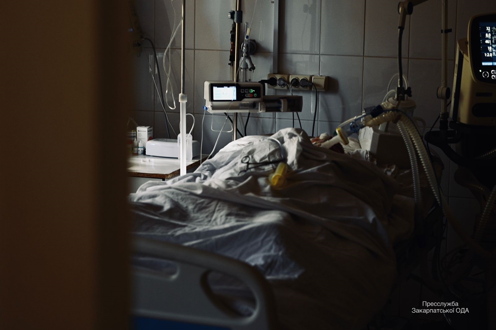 Завантаженість ліжок у закарпатських лікарнях, де приймають хворих на COVID-19, зростає.
