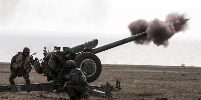 Позиції українських військових у зоні АТО продовжують обстрілювати із великокаліберних кулеметів, гранатометів та стрілецької зброї.