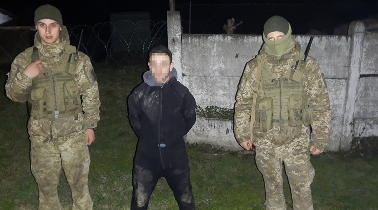 10 діб арешту отримав 29-річний житель міста Рахів, якого учора ввечері затримали прикордонники відділу «Ділове» Мукачівського загону.