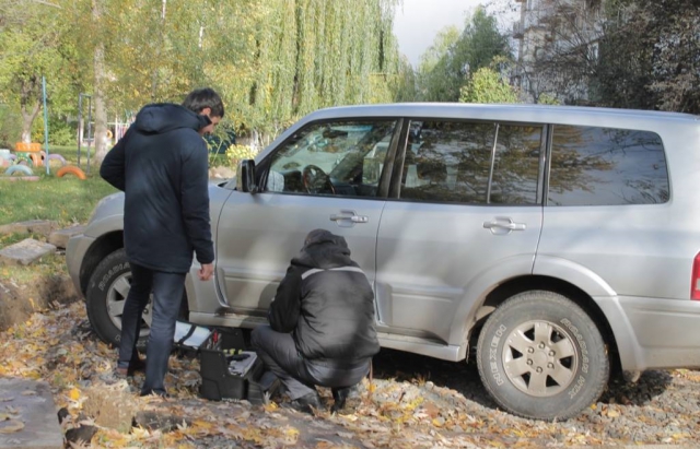 Поліція встановлює всі обставини замінування авто в Ужгороді.