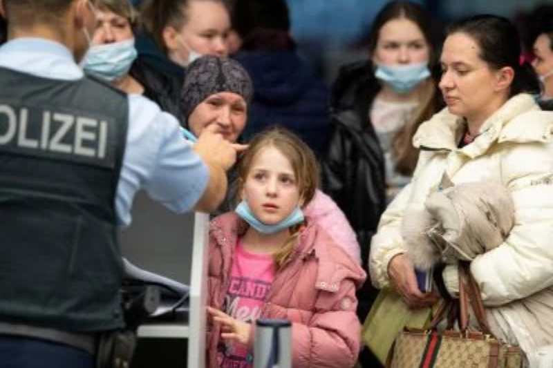За кордоном з сімей біженців з України вилучили понад 200 дітей: в Офісі омбудсмена пояснили чому