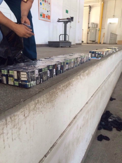 Наш співвітчизник залишився без Мерседеса 2014 року випуску вартістю 800 тисяч гривень через сховані у автівці 820 пачок цигарок.
