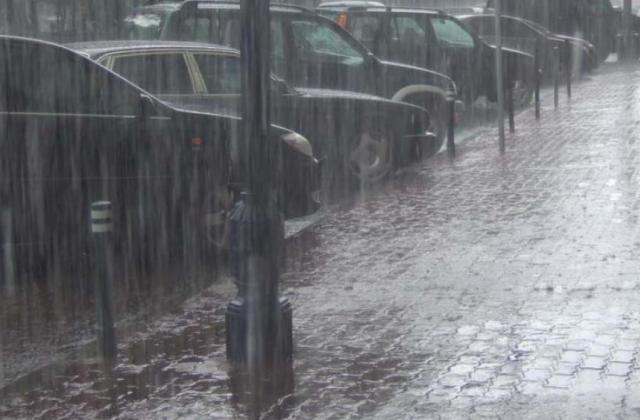 На Закарпатті оголосили штормове попередження через сильний дощ з градом.