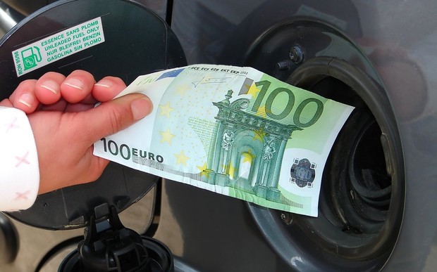 Податковий комітет парламенту схвалив до другого читання законопроект 7668-д, який передбачає введення в Україні акцизу на автомобільне паливо.