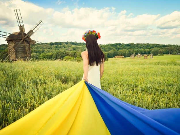 Та обидві для нас важливі: адже 28 червня – День Конституції України, а вже завтра, 29 червня, – чергова річниця возз’єднання Закарпаття з Україною. 