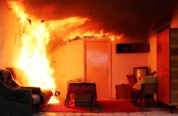 Про пожежу в будинку у Берегові поінформували закарпатські рятувальники
