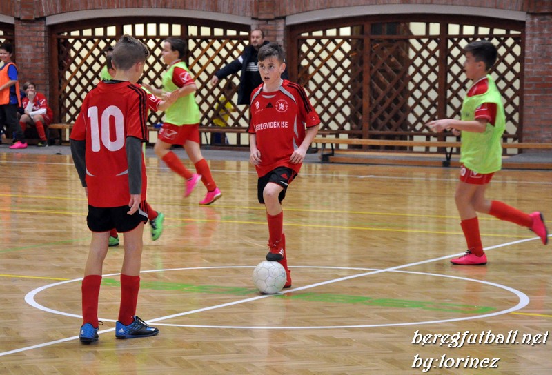 В воскресенье, 5 февраля, юные футболисты из Берегово в очередной раз гостили в венгерском городе Ченгер, где проводился международный турнир по мини-футболу “Farsang kupa”.