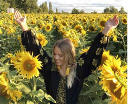 Соняшникове поле стало черговою «родзинкою» Закарпаття. Чергова квітуюча локація збирає фотолюбителів неподалік Ужгорода.