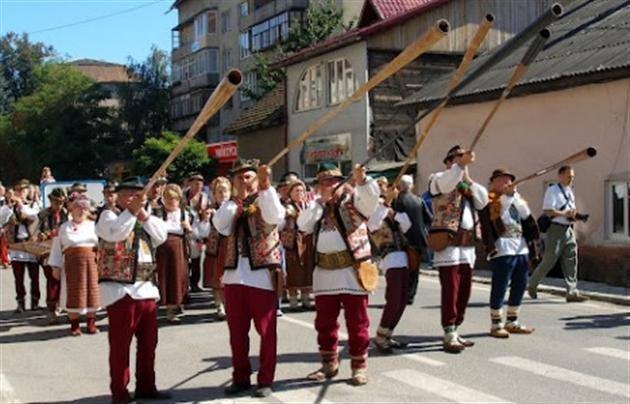 На открытии Гуцульского фестиваля в Рахове установят рекорд на наибольшее количество трембитарей.
