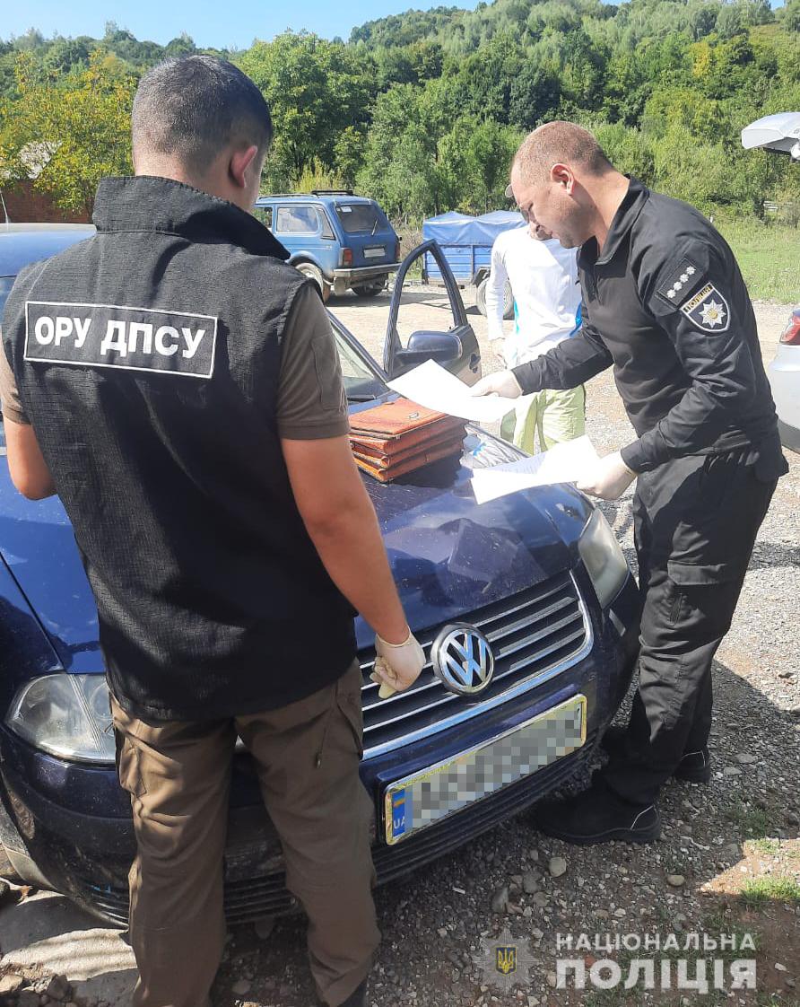 На Львівщині затримали зловмисника, 63-річного жителя Тячівського району Закарпатської області, який намагався незаконно переправити чоловіка за кордон.