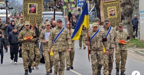 21 апреля два великоберезнянца, защитники Украины, находились в последнем путешествии в родном селе.