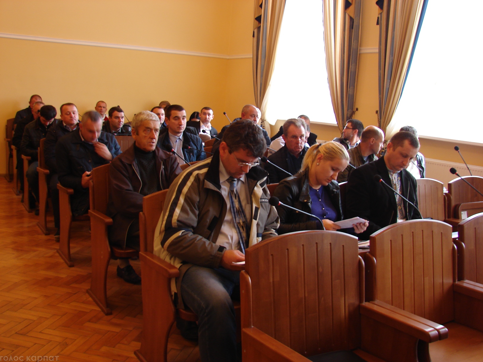 25 жовтня відбулося II засідання V сесії Хустської міської ради VII скликання. У її роботі взяли участь 30 депутатів. 