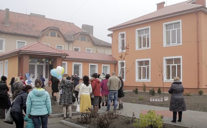 Добудову до міського дошкільного закладу №5 сьогодні відкрили сьогодні у Виноградові.
