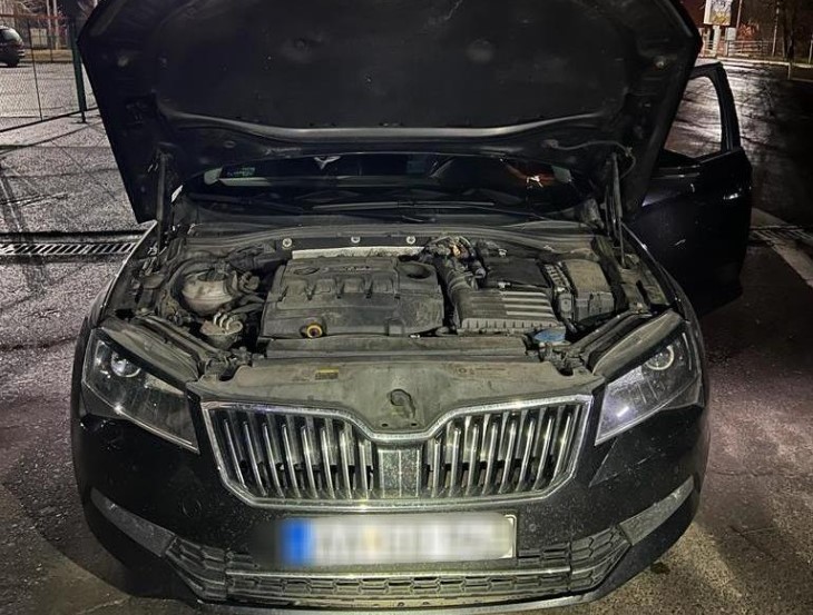 У пункті пропуску «Тиса» прикордонники виявили легковий автомобіль марки «Skoda», розшукуваний Інтерполом як викрадений. Транспортним засобом  на в'їзд в Україну прямувала 33-річна громадянка Угорщини.