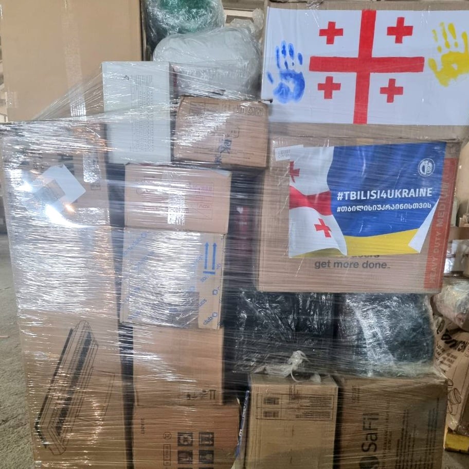 На цьому тижні до України прибули вантажівки, які доставили гуманітарну допомогу від Грузії. 