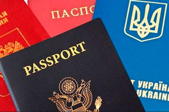 Українців з подвійним громадянством будуть позбавлені громадянства України, заявив Генпрокурор Юрій Луценко.