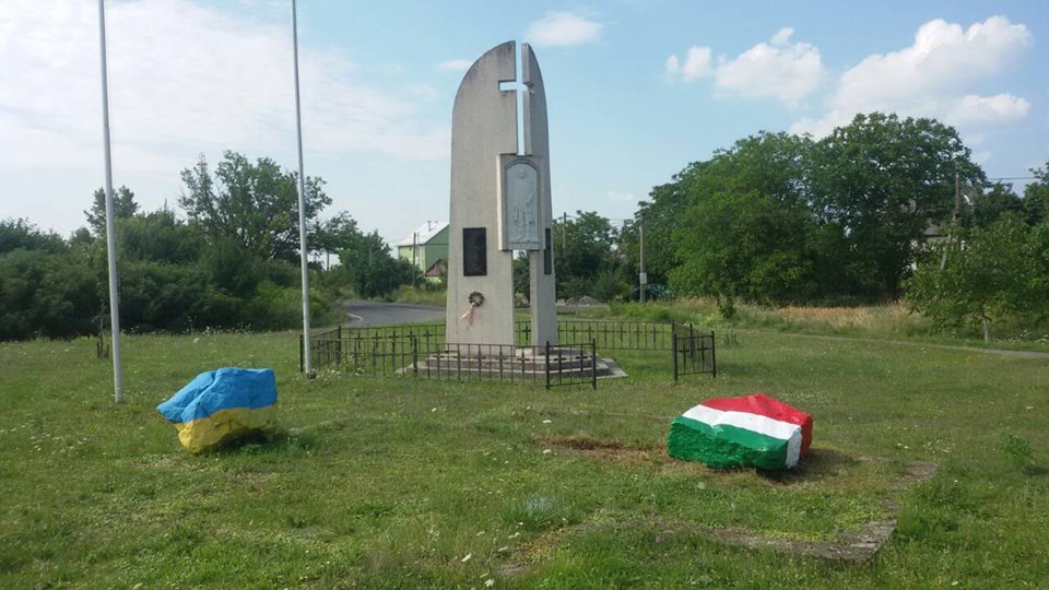 Сьогодні працівники Генерального консульства Угорщини у м. Ужгород вкотре впорядкували меморіальний комплекс Егана Еде. 
