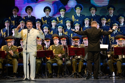 В Польше активисты потребовали отменить гастроли Академического ансамбля песни и пляски Российской Армии имени А.В.Александрова, который исполнил в 2014 году песню «Вежливые люди».