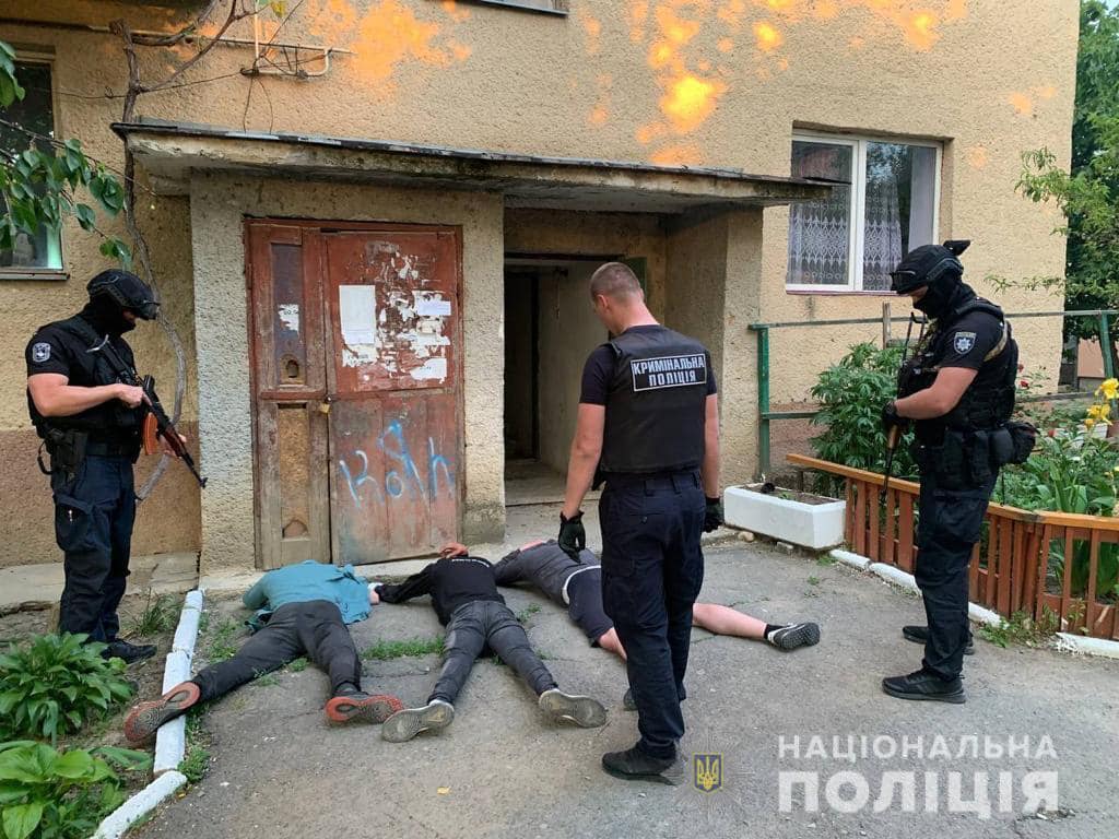 На Закарпатті поліція затримала «гастролерів» з Харківщини, які грабували місцевих жителів