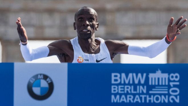 42 кілометри за 2 години: кенієць встановив світовий рекорд в марафоні