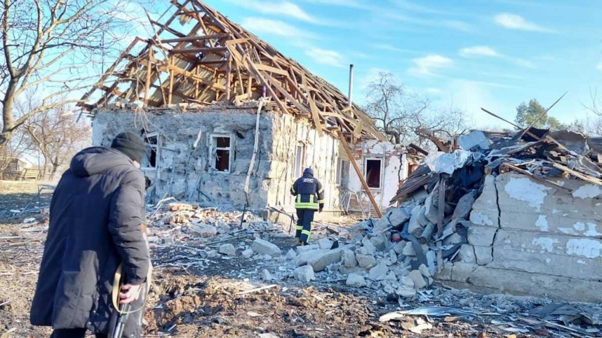 В Черниговской области обстреляли из российского «Града» города и села. Больше всего пострадали села Киенко и Павловка. Есть жертвы, дома разрушены.