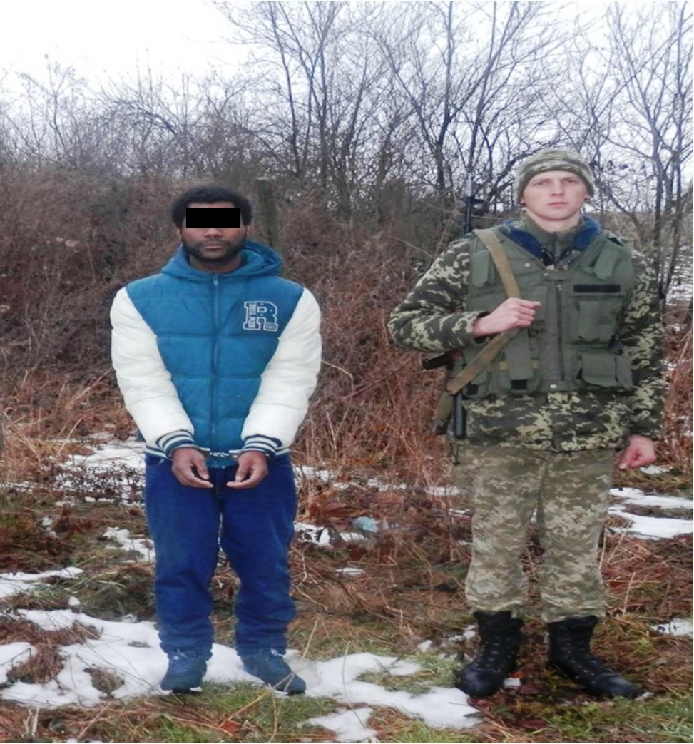 Африканца, который пытался незаконно попасть в Румынию задержали пограничники отдела «Хижина» Мукачевского отряда.
