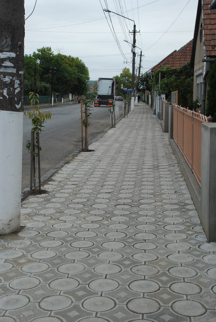 Розпочаті роботи, згідно проекту, по влаштуванню тротуару уздовж вулиці Гагаріна остаточно завершено. 
