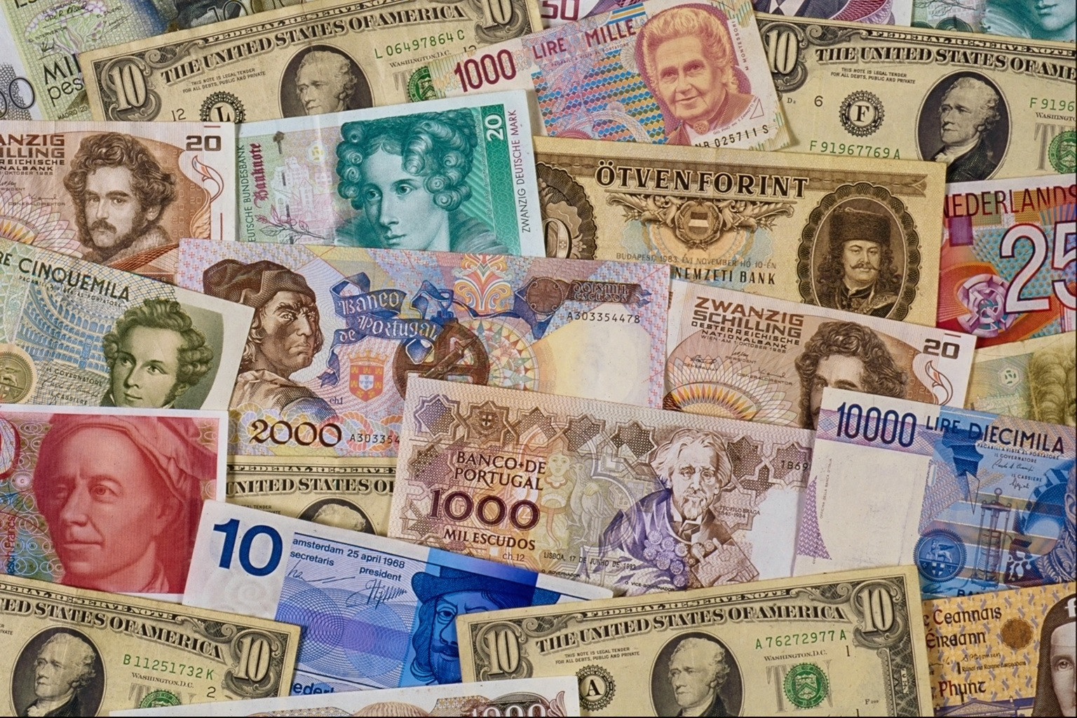 Отныне население может купить валюту наличными на сумму не более 150 тысяч гривен в эквиваленте на одного человека в день.
