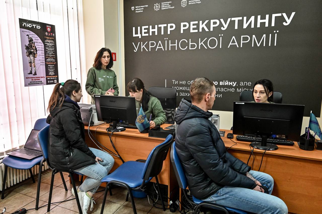 Скільки українців звернулися до центрів рекрутингу: дані Міноборони