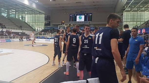 Національна збірна України з баскетболу провела перший контрольний поєдинок в рамках підготовки до Євробаскету-2017.
