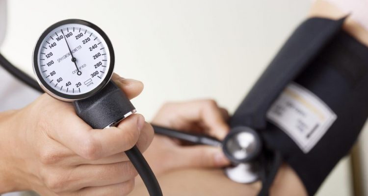 Високий кров'яний тиск також може викликати інші проблеми зі здоров'ям.
