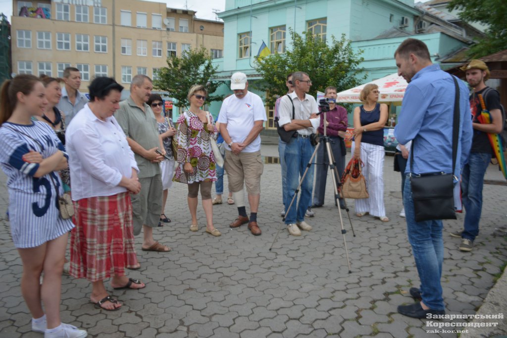 Сьогодні, 3 липня, усі містяни та туристи Ужгорода мали змогу долучитися до відкритої екскурсії, яка о 14:00 стартувала на площі Театральній.